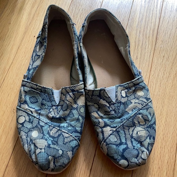 EUC Toms sz 8 - Picture 1 of 5